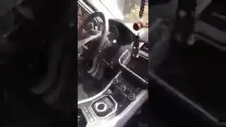 Муж поручил жене помыть машину.  Жена прислала видеоотчёт))