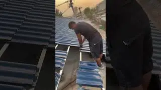 Installation process of roof insulation and waterproof glazed tiles