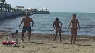 Distracție maximă pe plajă Durres Albania