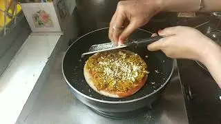 Veg cheese pizza in one minute by Pooja Pandya