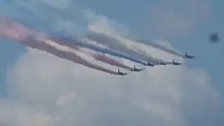 Российский триколор над городом Московским