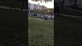 Adam milletin içinde işiyor 🤭