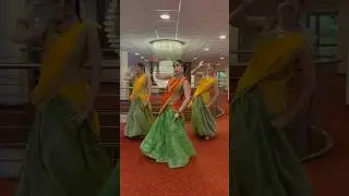 Chaka chak vibes by #dancemayuri #ytshorts #youtubeshorts
