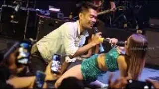 dangdut hot sawer pegang dada