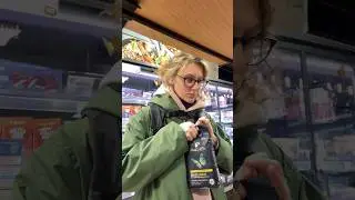 вскрываю пачку кофе прямо в магазине #германия #супермаркет #кофе