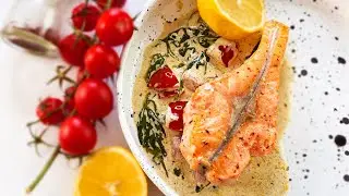 Oven-baked salmon - 12 minutes and it's ready! Salmon with spinach in a creamy sauce