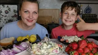 Мукбанг Скумбрия, Макарошки под сыром и Сосиски, салат