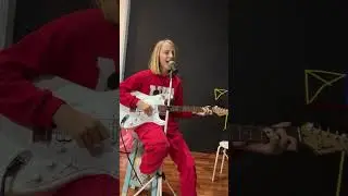 Guitar try-out Billie Eilish Bellyache in class Leeloo Vocal Studio 