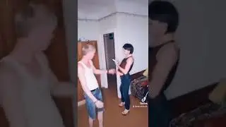Чем дольше смотрю это видео, тем больше вижу странностей ..