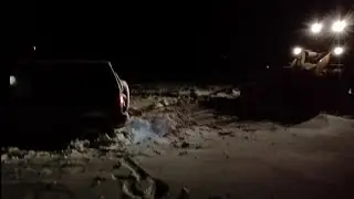 Вытаскиваем застрявший паджеро пинин в поле.