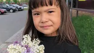 По запускали воздушного змея и собрали сирень для мамы. Отличный ветер поймали 👌 🌬