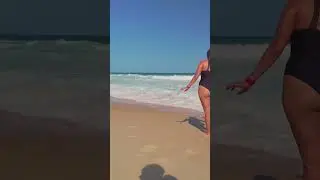Девчонки солнце море .