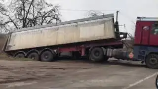Фура в кювете