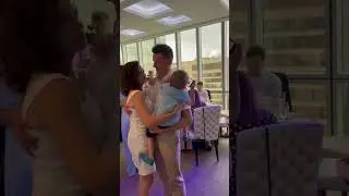 Идеальная семья на свадьбе😍 