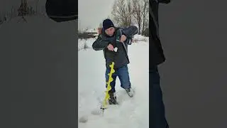 Шуруповерт Макита в работе