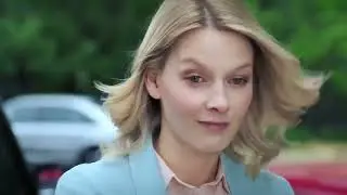 Не знает что он её родной отец и избегает его