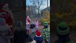 Відкриття новорічної ялинки у дворі