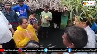 విజయవాడ  ఫ్రూట్ మార్కెట్ వరద బాధితులకు  ఆహారం. అందిస్తున్న ఆహారంను పరిశీలించిన మంత్రి సవిత.