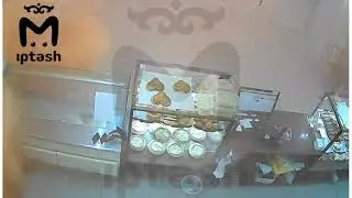 В Набережных Челнах неизвестный ворвался в пекарню и поджёг дымовую шашку