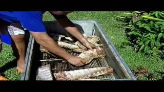How to Roast a Whole Chicken | Cooking Chicken and Ribs con La Caja China