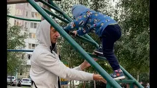 Что он вытворяет в памперсе 👶￼😁👍