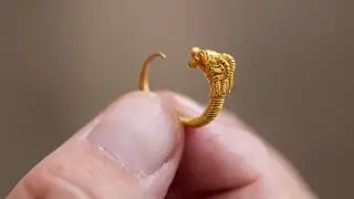Hellenistic-Era Gold Earring Found in City of David