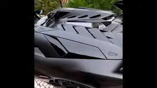GMK GARE L'AVENTADOR À LA MAIN