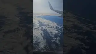 On the way back to chicago, the planet looks amazing from high up in a plane 🤣 sheeesh #airplane
