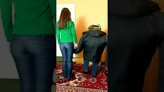 Девочка и карлик