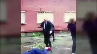 Мэр Омска во время обхода города упала в грязь. Видео попытались удалить из сети интернет.