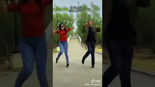Танцуют Цинцин - Qingqing (Ван Сяоцин) и её партнер по синхронному танцу - Ши