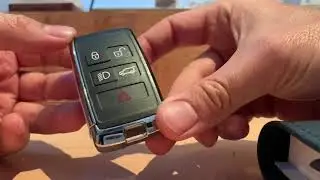 Land Rover Discovery 5 key fob battery replacement