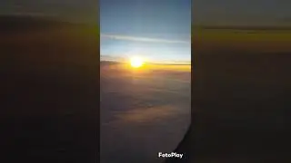 Восход солнца в иллюминаторе