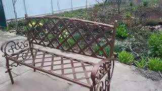 лавки стоят внимания