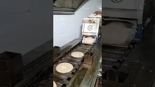 Bageshwar Dham में ये Machine से बनती है Roti 😳😳 #food #shorts