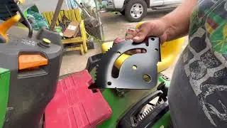 John Deere Lawnmower Steering Problem’s Repair #johndeere #lawncare #lawnmower #overgrown #repair