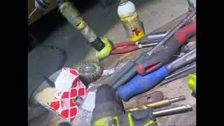 Замена тросов ручника бмв е46 100%-й вариант вытащить тросы из подрамника!