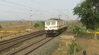 TRIVENDRUM RAJDHANI EXPRESS AT IT'S BEST ON SHARP CURVE AFTER DAHOD!!!