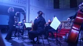 Немного из Маленькой ночной серенады Моцарта в исполнении оркестра Сергея Поспелова.