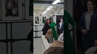 Kamala Harris stops by Philly's Famous 4th Street Deli