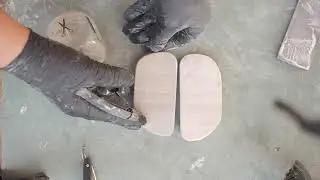 Два серых наладонника