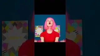 Девушка тренировалась с гантелями.