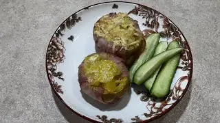 Картошка запечённая в духовке в беконе с сыром и яйцом.