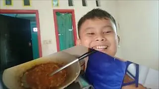 CARA MEMBUAT AYAM ASAM MANIS | buatan Mama Akbar Alicia | akbar dan alicia nambah guys makannya