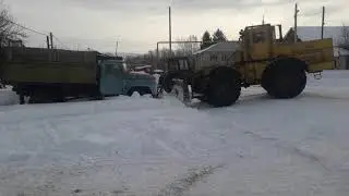 К-700 вытаскивает ЗИЛ