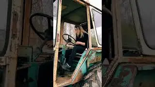 девушка тракторист