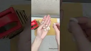 нарезаем шампиньоны с помощью терки