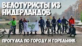 С велотуристами по городу, вечерние купания в бочках Горельника