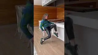 Стильные позы на барном стуле. 