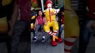 Macdonals muñeco se mueve